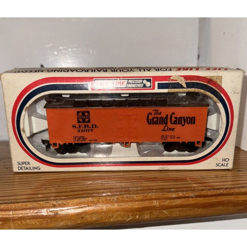 Vintage Life-Like Orange HO Reefer Box Car #8502 Santa Fe